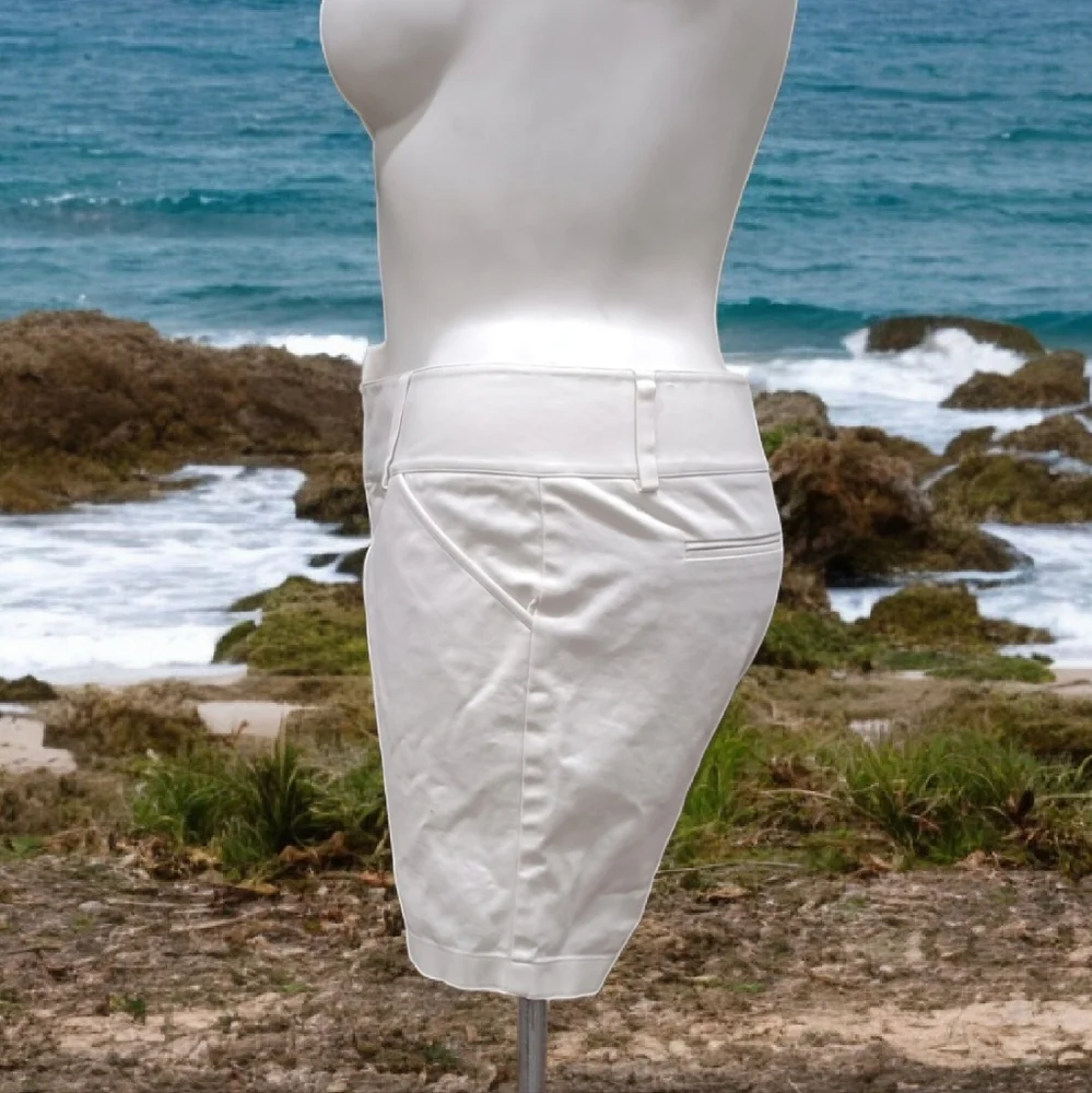 Gianni Bini Modern Fit Shorts Women’s White Mid Rise Casual Sz 12 Cotton Stretch - Picture 4 of 11